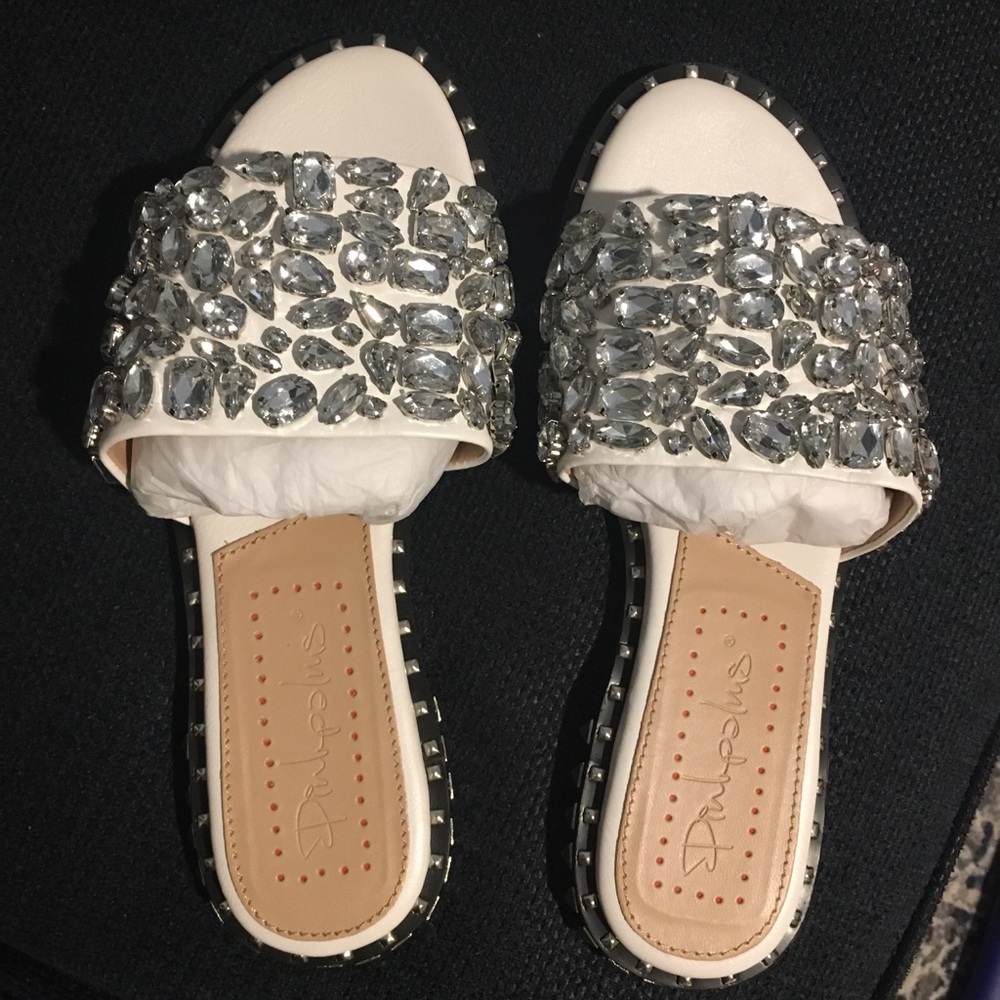 Sparkly sandals 🤩